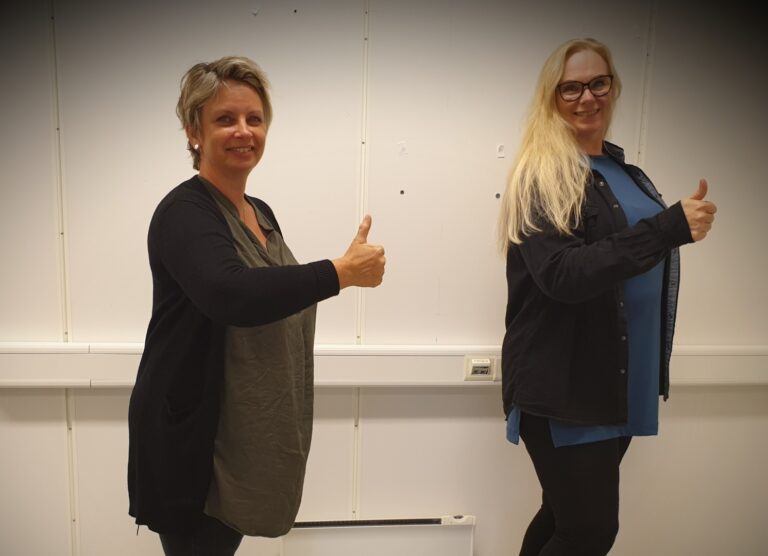 Kari Birkeland (til venstre) og Hilde E. Tornes (til høyre) avdekker hver enkelt arbeidssøkers behov